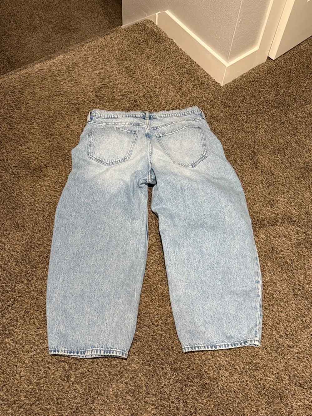 Universal Thread Light Blue High-Rise Relaxed Jeans - Picture 3 of 3